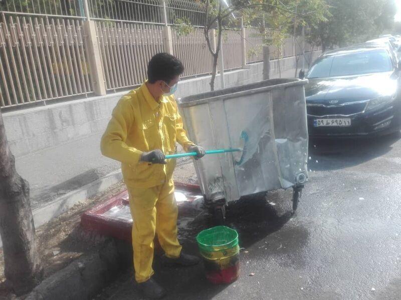 خبرنگاران ضد عفونی روزانه مخازن زباله شمال شرق پایتخت در خبرنگاران ضد عفونی روزانه مخازن زباله شمال شرق پایتخت در روزهای کرونایی