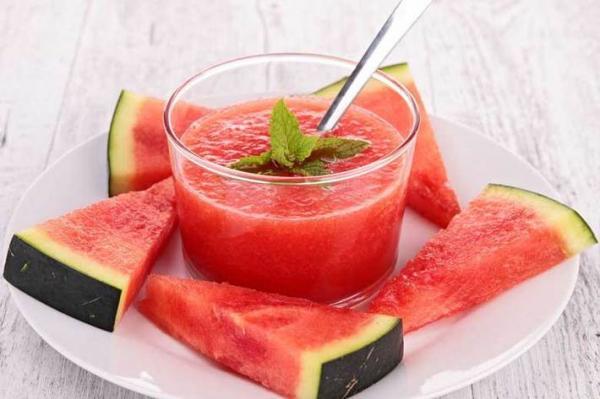 6 دلیل خوب برای نوشیدن آب هندوانه 6 دلیل خوب برای نوشیدن آب هندوانه